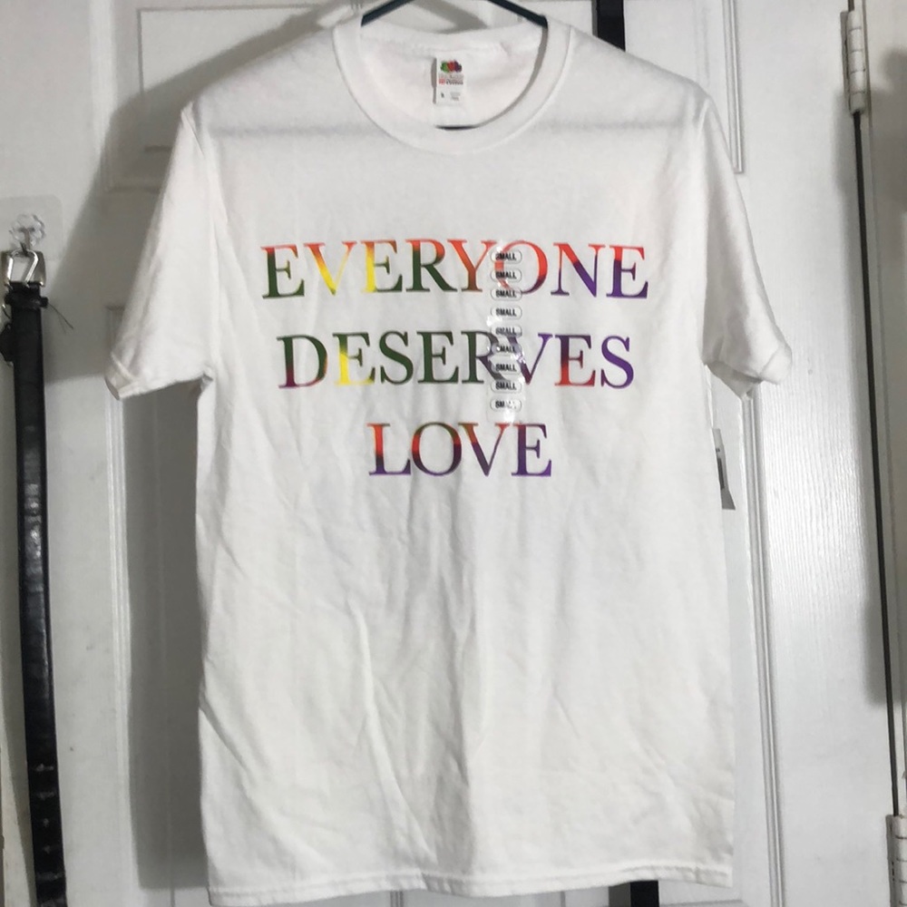 T shirt everyone deserves love